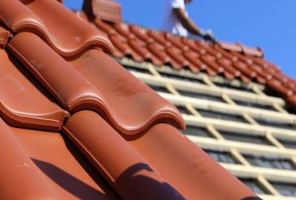 Dans quels cas un couvreur à Cormeilles-en-Parisis recommande-t-il de remplacer un écran sous toiture devenu insuffisamment étanche ?